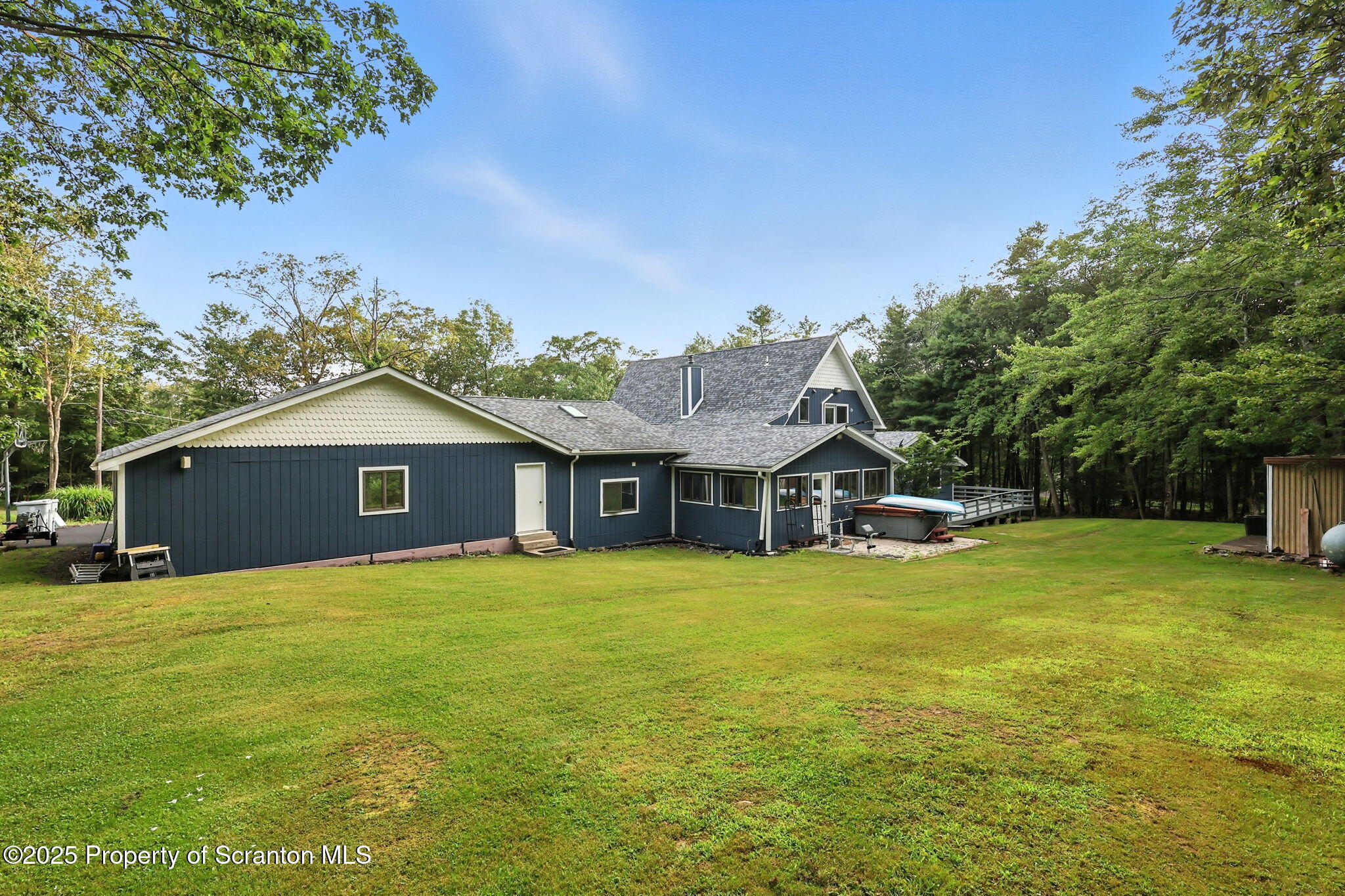 Jefferson Twp, Pennsylvania 18436, United States, 7 Bedrooms Bedrooms, ,4 BathroomsBathrooms,Residential,Active,183988