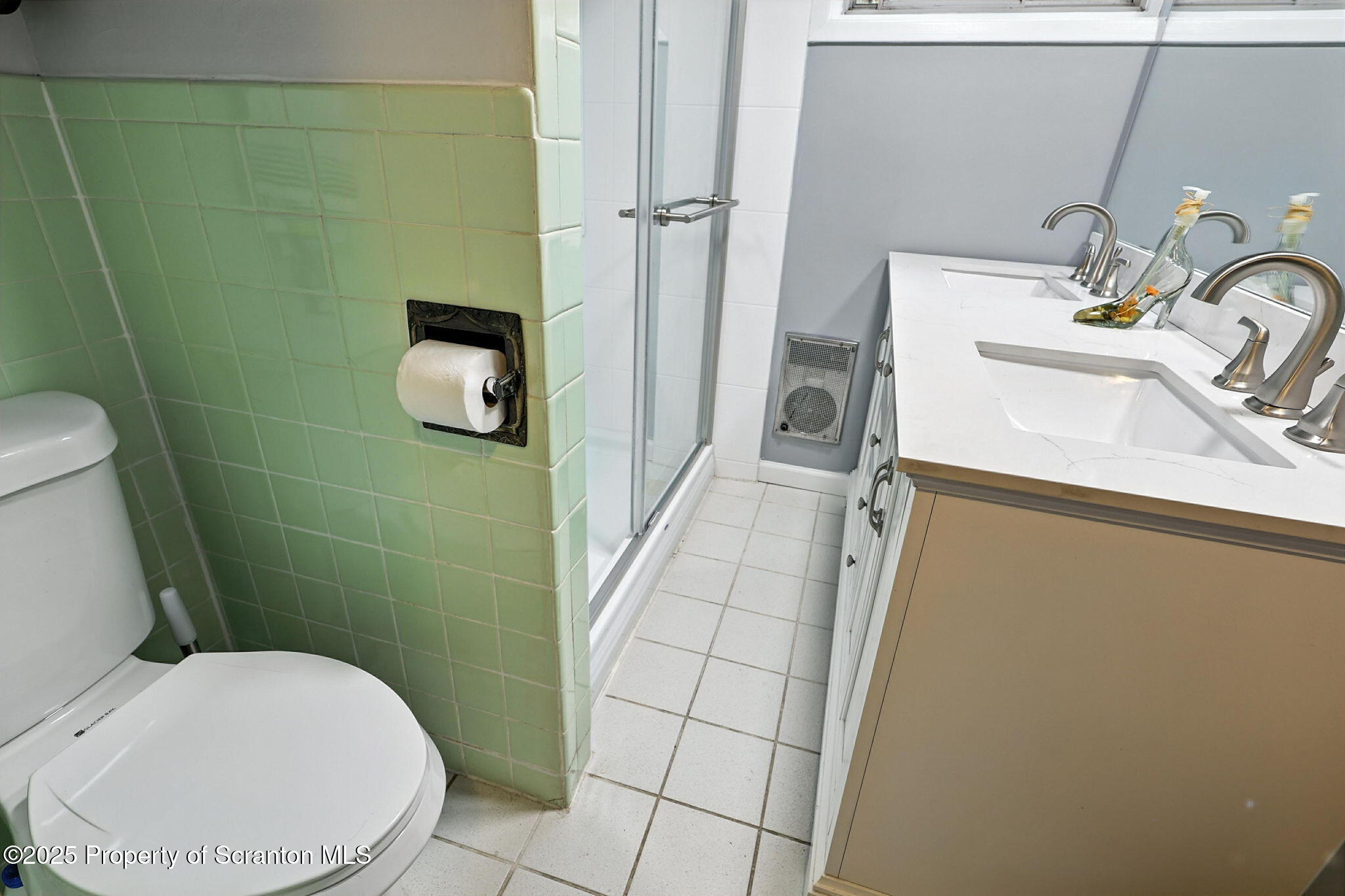 Jefferson Twp, Pennsylvania 18436, United States, 7 Bedrooms Bedrooms, ,4 BathroomsBathrooms,Residential,Active,183988