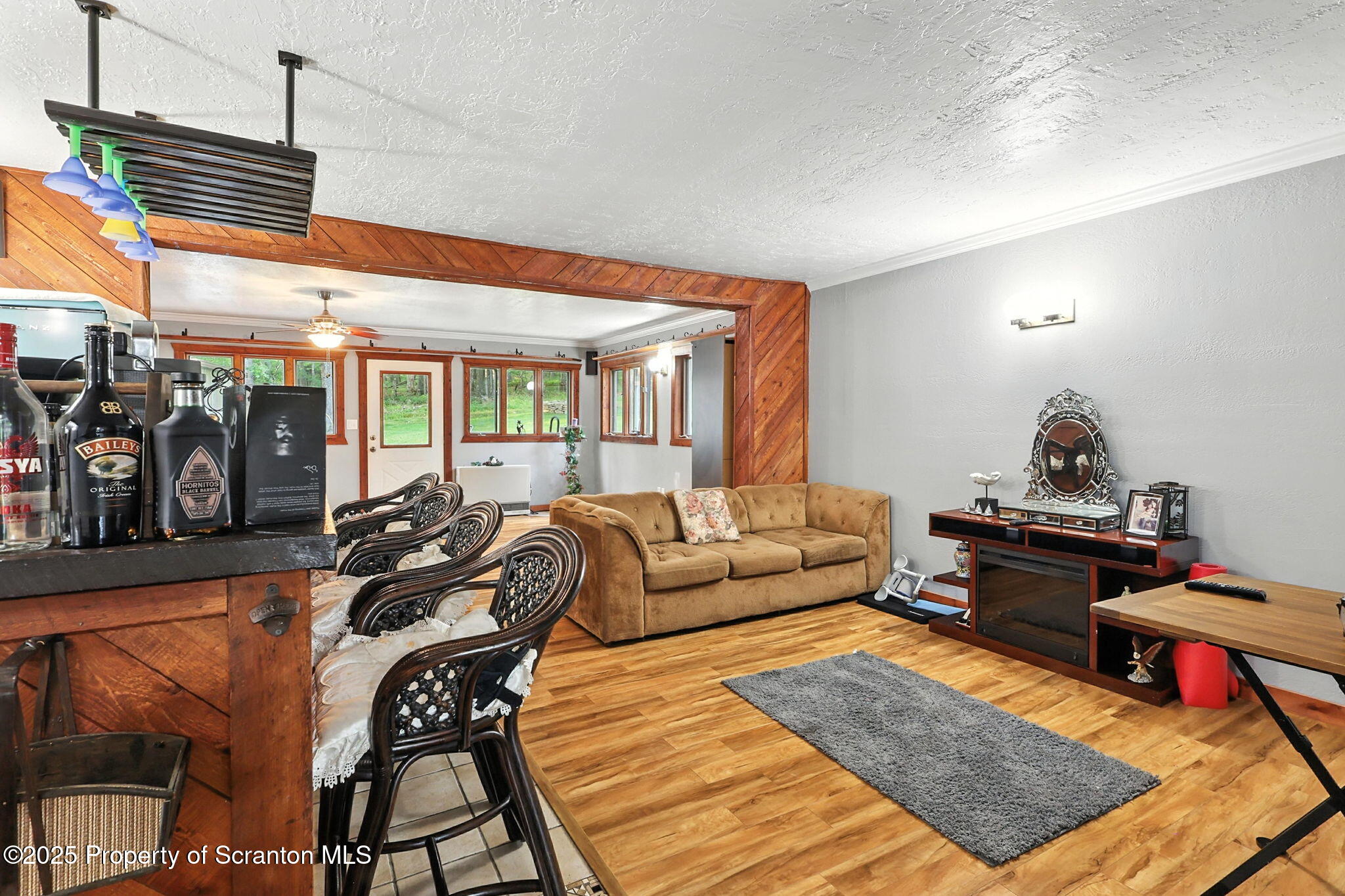 Jefferson Twp, Pennsylvania 18436, United States, 7 Bedrooms Bedrooms, ,4 BathroomsBathrooms,Residential,Active,183988