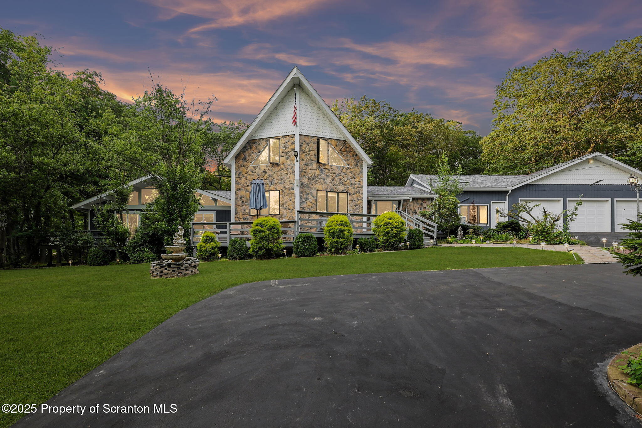 Jefferson Twp, Pennsylvania 18436, United States, 7 Bedrooms Bedrooms, ,4 BathroomsBathrooms,Residential,Active,183988