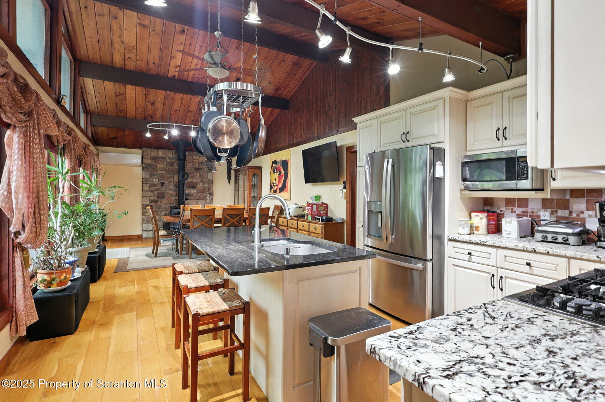 Jefferson Twp, Pennsylvania 18436, United States, 7 Bedrooms Bedrooms, ,4 BathroomsBathrooms,Residential,Active,183988