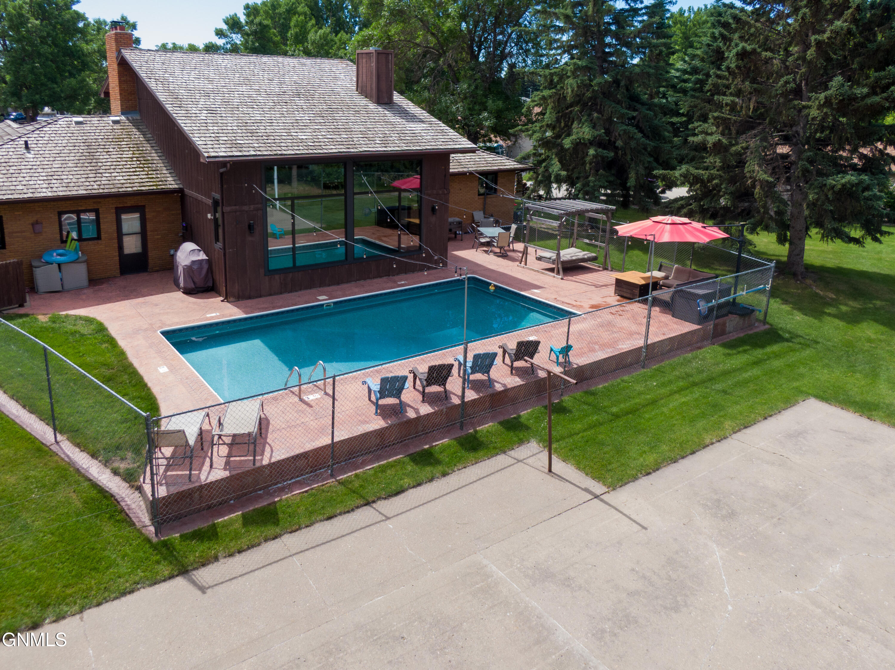 Photo 1 of 46 — 1524 Woodsman Place, Bismarck, ND 58504