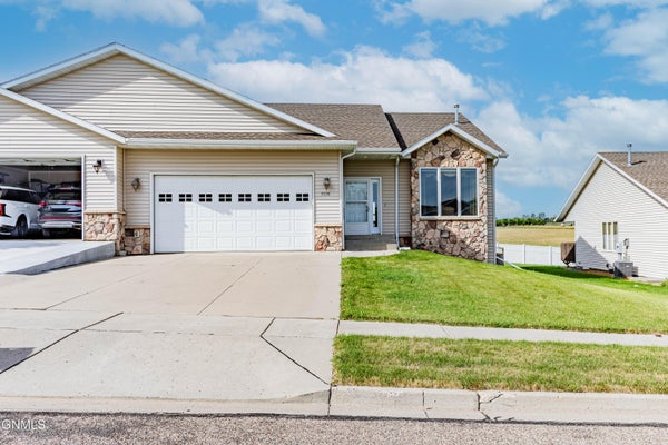 4320 BOULDER RIDGE RD, BISMARCK, ND 58503 - Image 04ca5e63293c4ea5b4eea5b370ff466b/1981743341