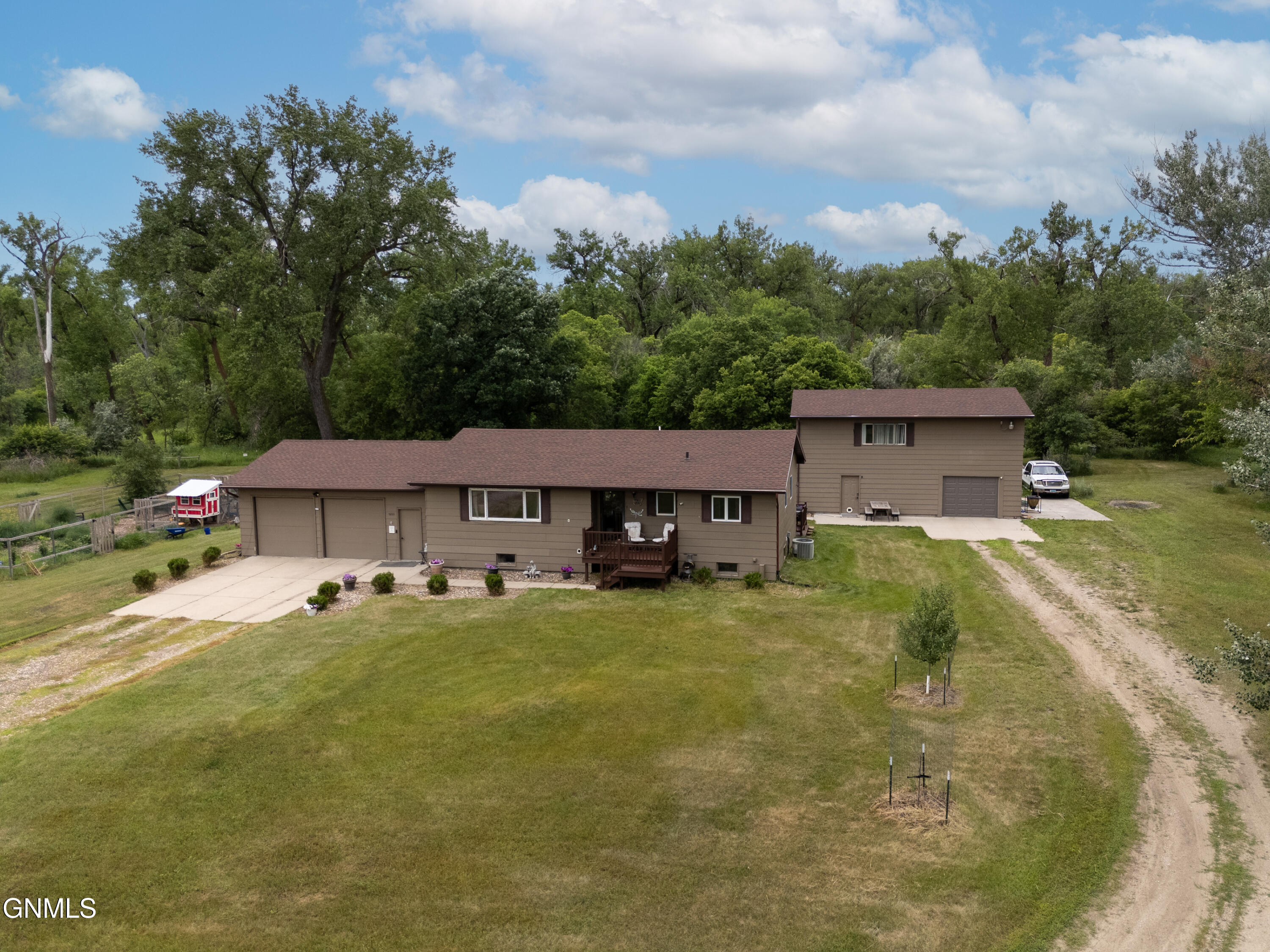 Photo 1 of 32 — 7650 Dogwood Drive, Bismarck, ND 58504