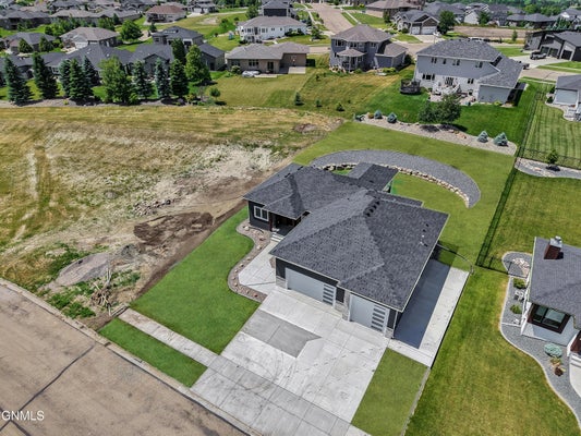 3916 COGBURN RD, BISMARCK, ND 58503 - Image 0fd2d5b3b370dc9ee83176eb10aa40a2/629237334