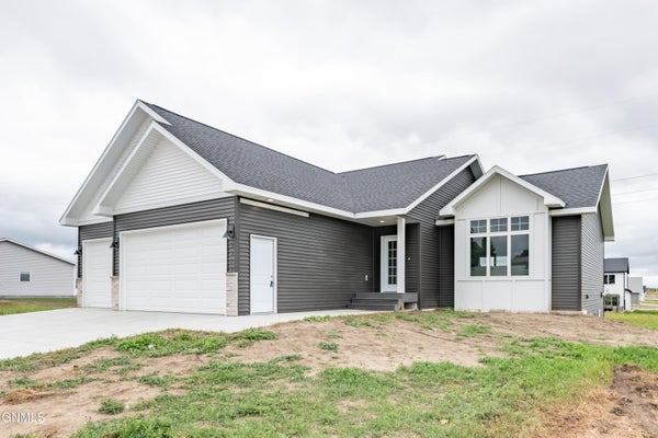 5315 HENDRICKSON DR, BISMARCK, ND 58504 - Image 121bdee39db1e92db3faeddf3afad651/2008342715