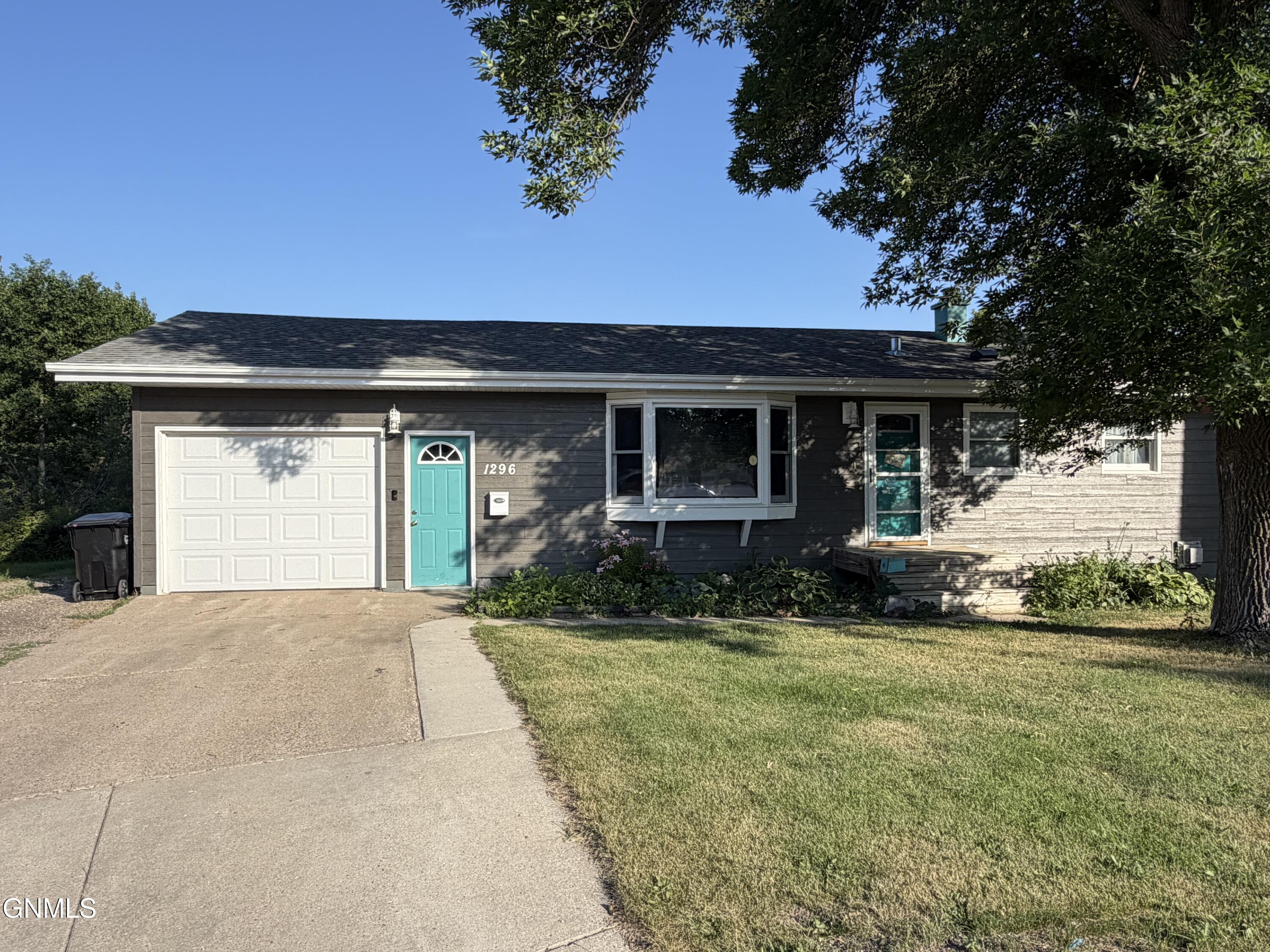 Photo 1 of 22 — 1296 Central Avenue N, Valley City, ND 58072