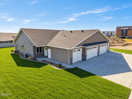 215 KAMROSE DR, BISMARCK, ND 58504 - Image 149f45b2dce5acfae8f97c9328bf10db/2311486104
