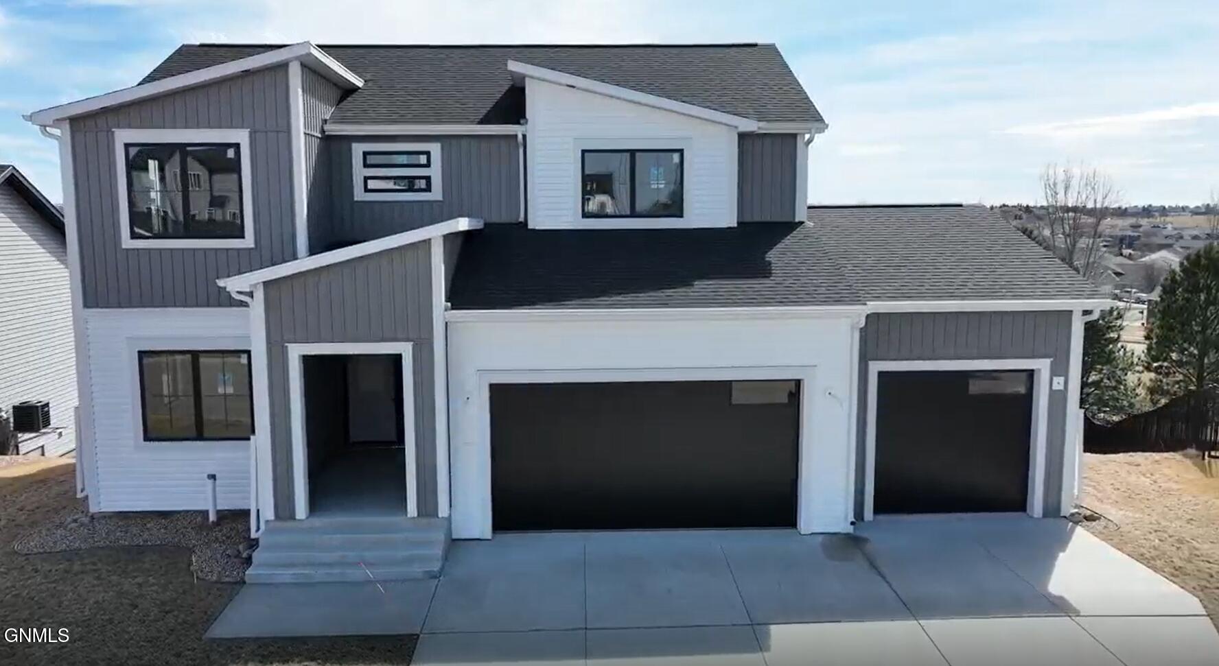 Photo 1 of 34 — 4806 Cornice Loop, Bismarck, ND 58503