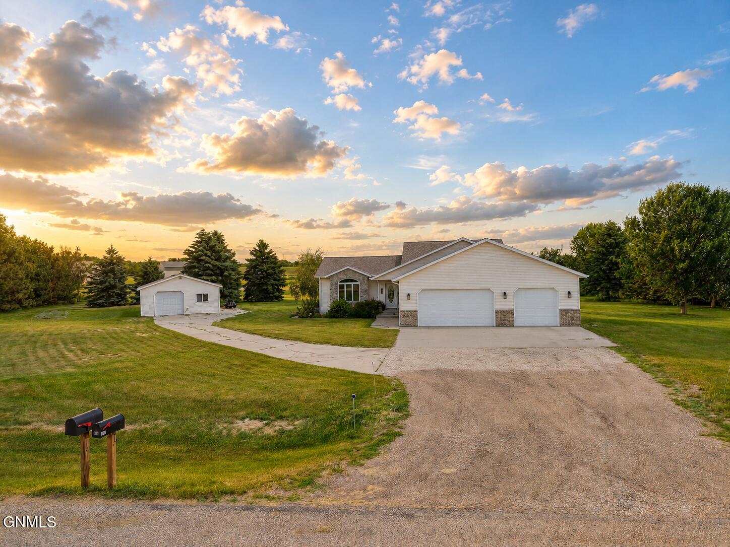 Photo 1 of 40 — 520 Crestland Place, Bismarck, ND 58503