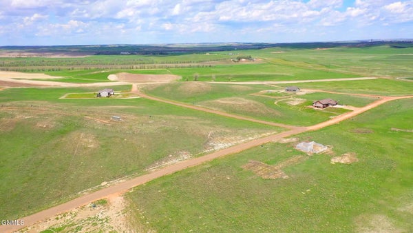 12840 PRAIRIE LN, WATFORD CITY, ND 58854 - Image 2902ec4b20aedcd3ad1cdb39d3293cd9/1934832064