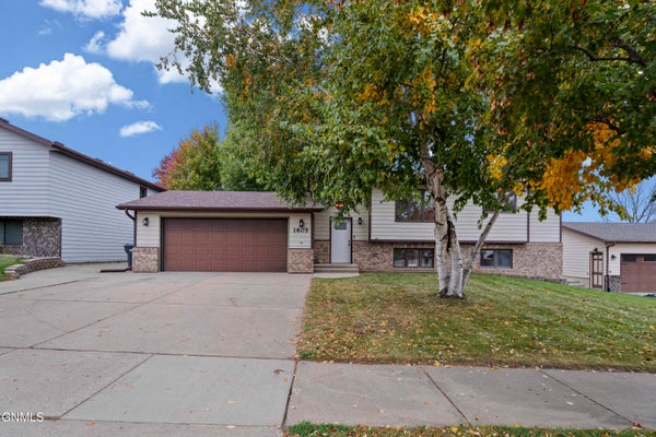 1805 12TH AVE SE, MANDAN, ND 58554 - Image 2b659e7d7e3cd774eccf44462e1854e0/2897229062