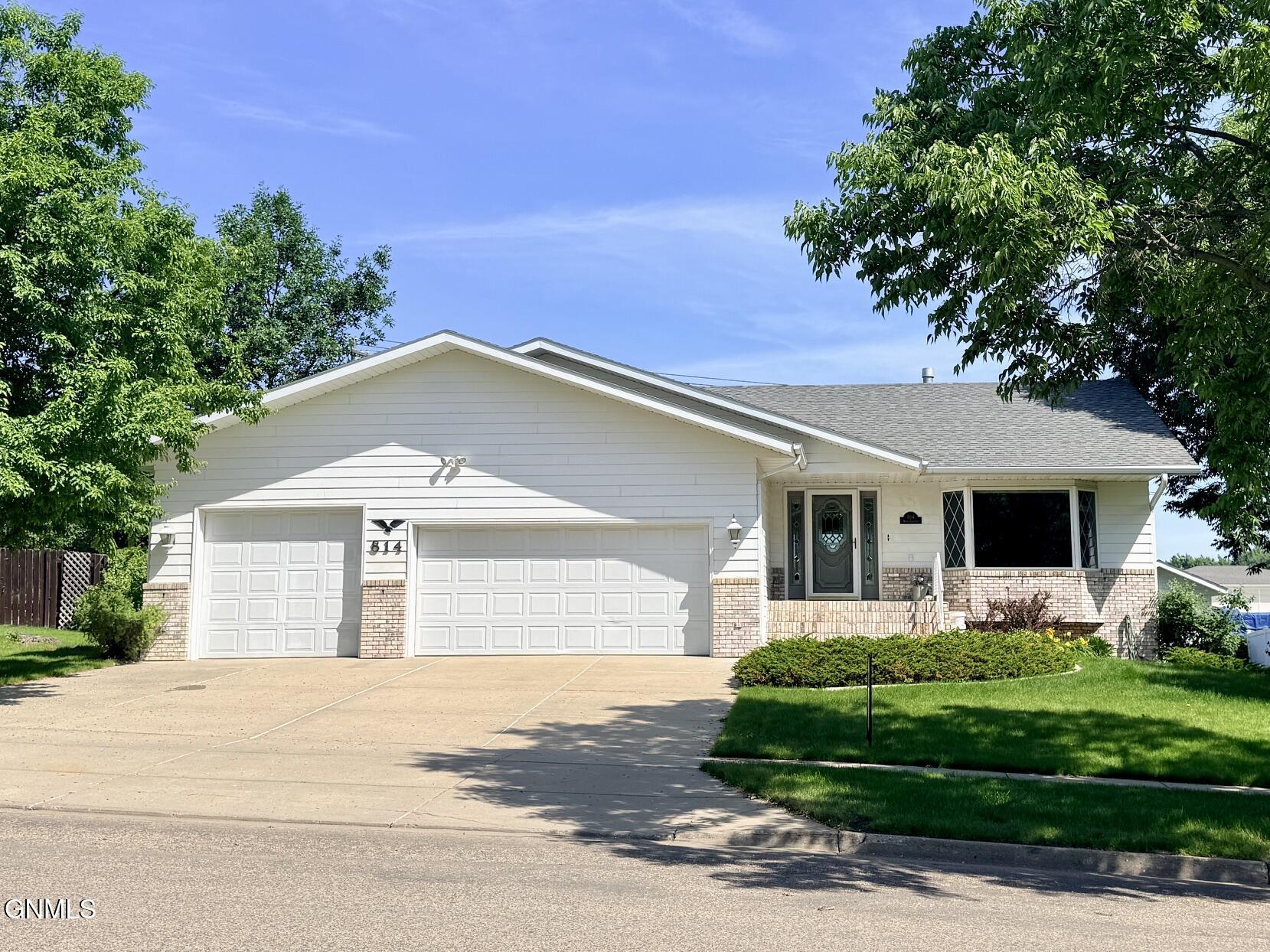Photo 1 of 67 — 814 W Turnpike Avenue, Bismarck, ND 58501