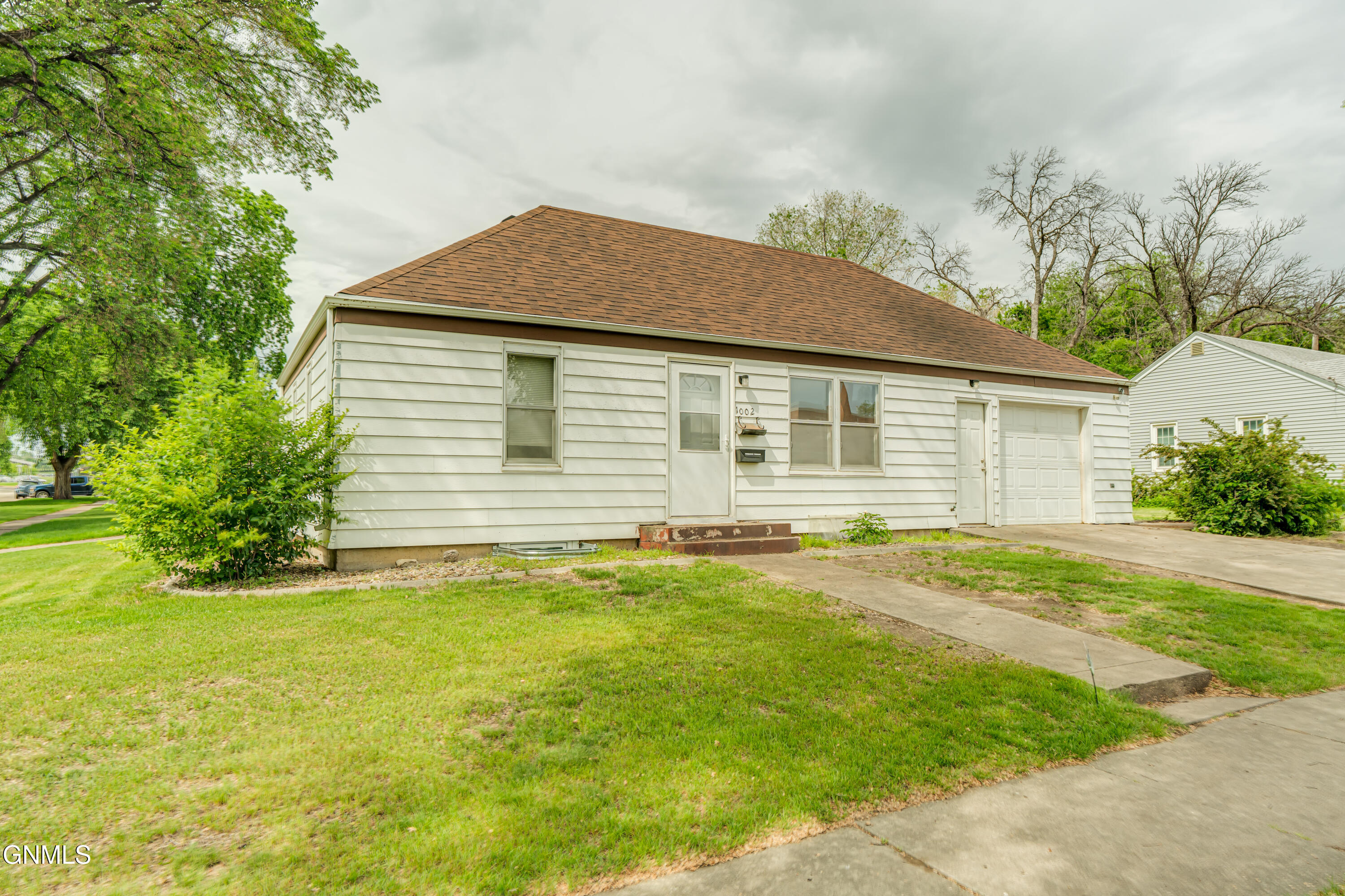 1002EAveF_0036