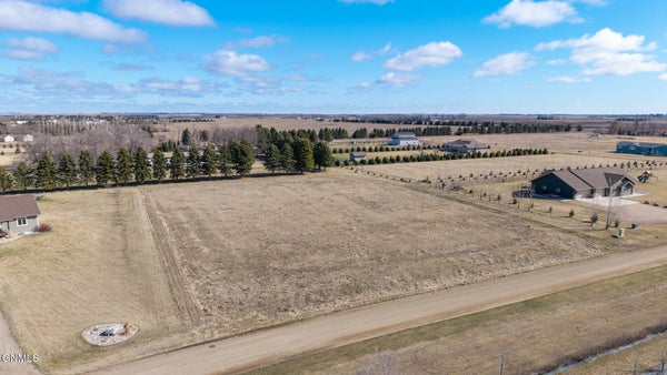 3123 HOGGARTH DR, JAMESTOWN, ND 58401 - Image 3b996b3bdbebe5e647c76e40f4d9dd96/2639176488