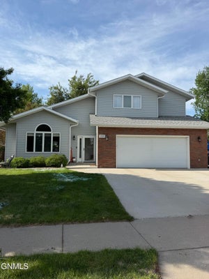 209 LAREDO DR, BISMARCK, ND 58504 - Image 3d6842e56fc0e23c831f8470ffe343e2/2371097205