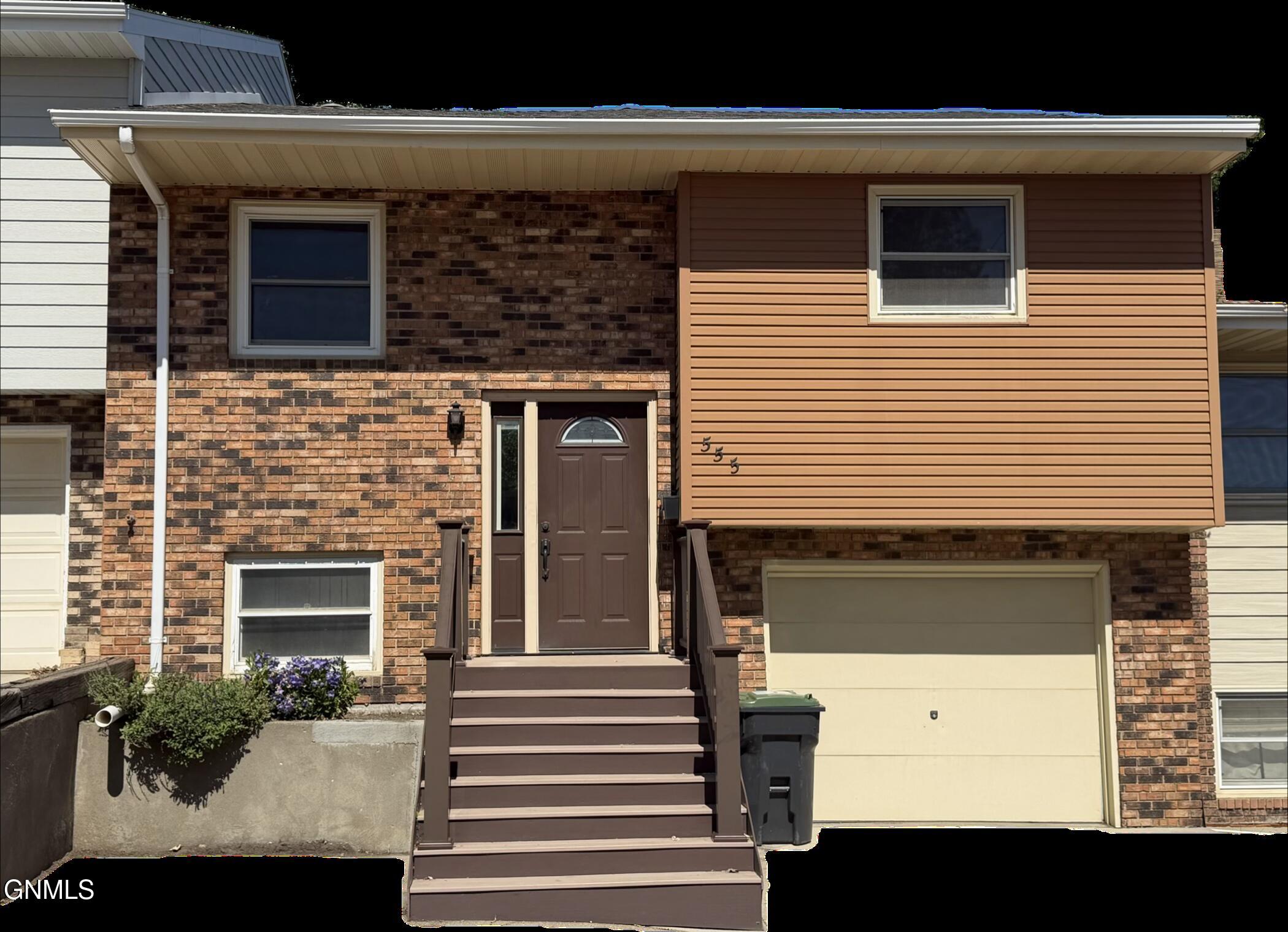 Photo 1 of 20 — 555 Marilyn Drive, Mandan, ND 58554