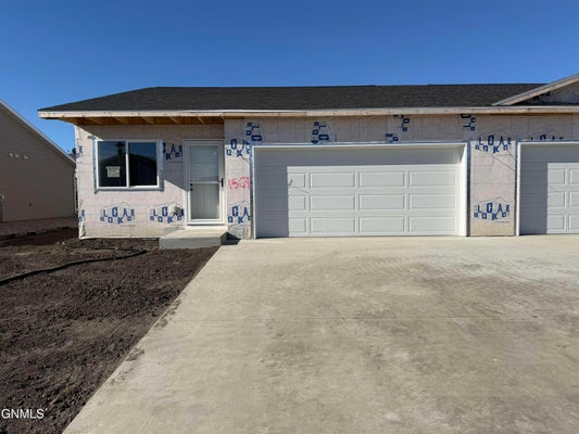1564 47TH LOOP SE, MINOT, ND 58701 - Image 4a28595cdeb3a51fb21d25fcdef4bc3e/2500643102