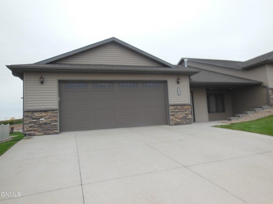 1037 N 33RD ST, BISMARCK, ND 58501 - Image 4f1f2a2fee89286e3a8eb462aaebb715/1070497808