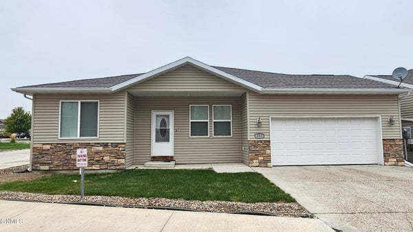817 CANADA AVE, BISMARCK, ND 58503 - Image 52f03d1e2242e6c5a0c49cc8bc59cb02/3311030217