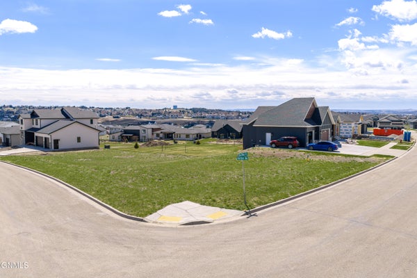 4407 ELK RIDGE DR, BISMARCK, ND 58503 - Image 6c7db9cc2e4ca9f646896067d98c5dff/2999569015
