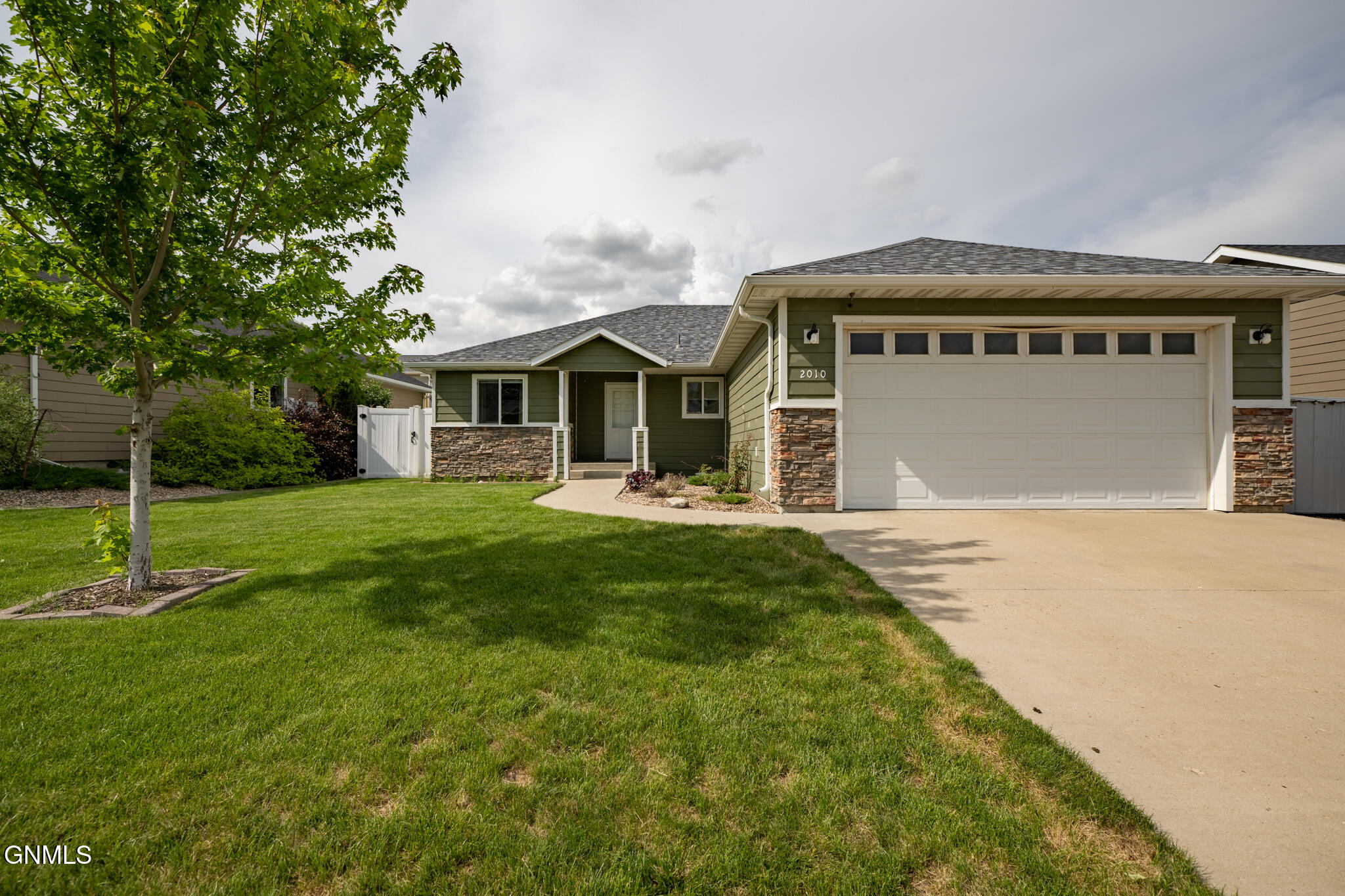 Photo 1 of 32 — 2010 23rd Street W, Williston, ND 58801