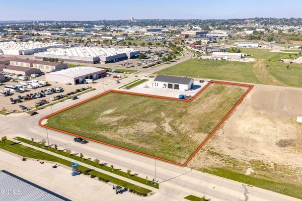 3102 MORRISON AVE, BISMARCK, ND 58504 - Image 7a9e89a94793cf29a74cbbb48db8eeeb/1562363467