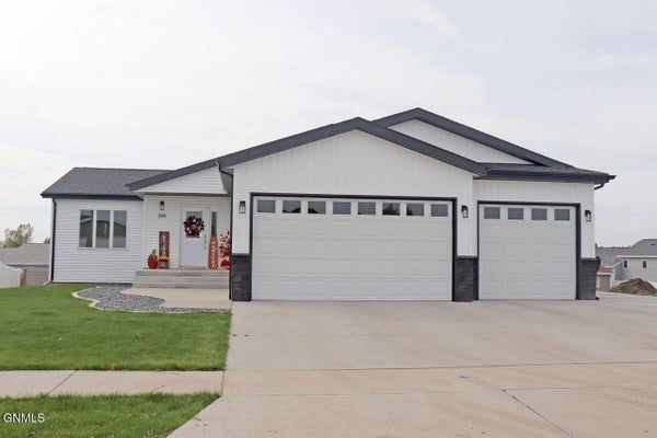 3330 TYNDALE DR, BISMARCK, ND 58503 - Image 82624e843bb8dacd50ca659ca7ef17d8/1865307334