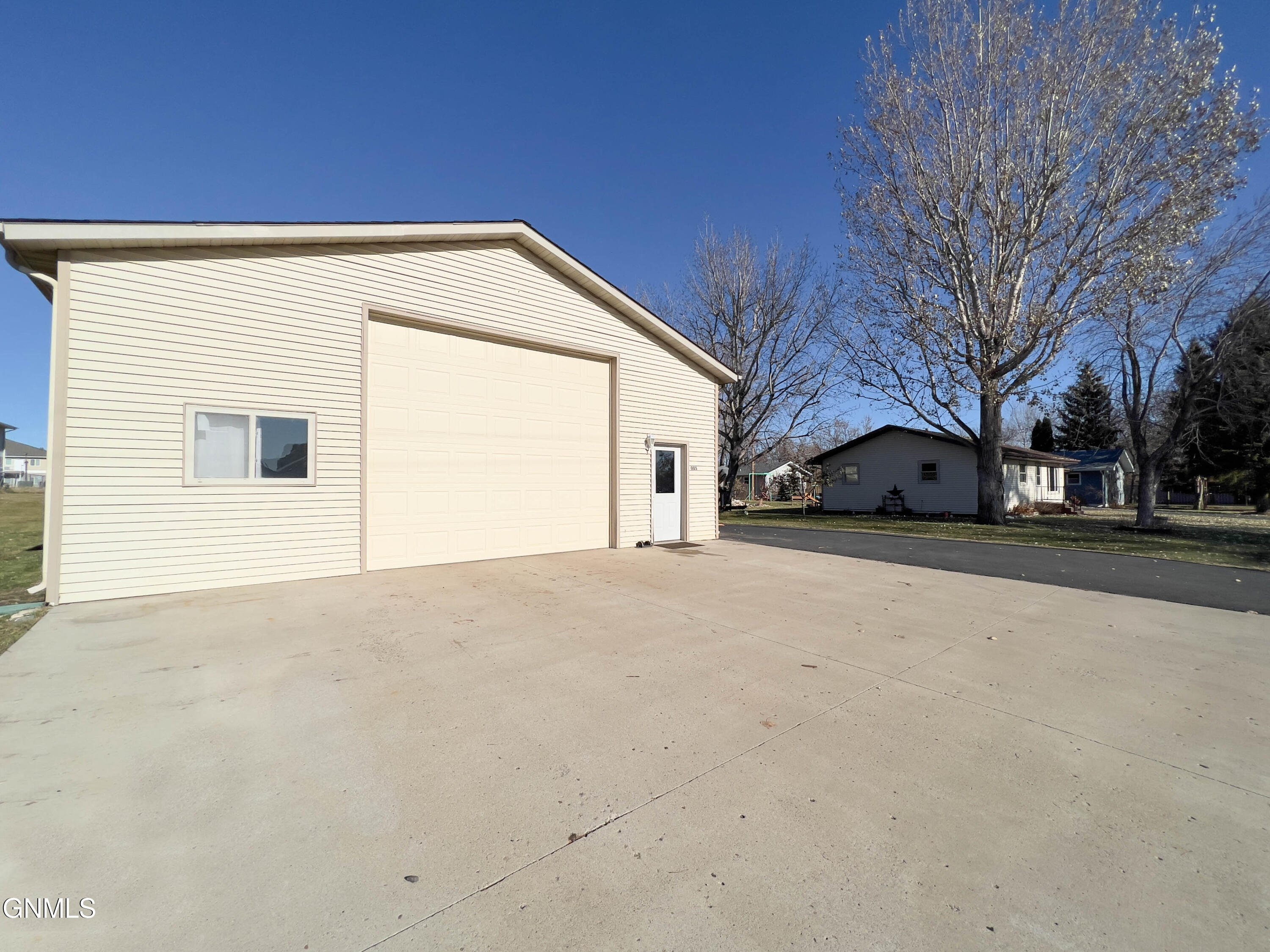 Photo 1 of 21 — 005 8th Avenue SW, Stanley, ND 58784
