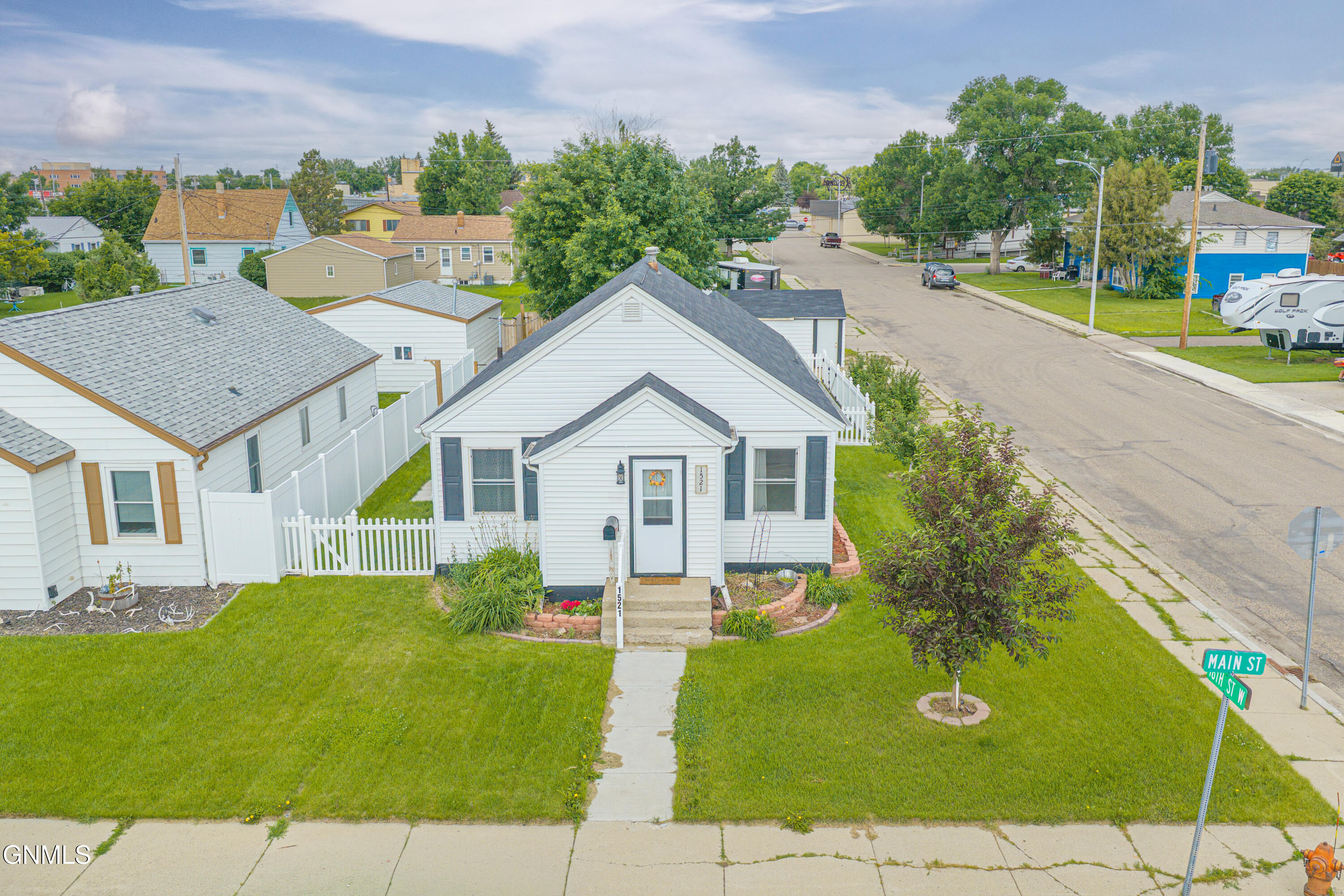 Photo 1 of 49 — 1521 Main Street, Williston, ND 58801