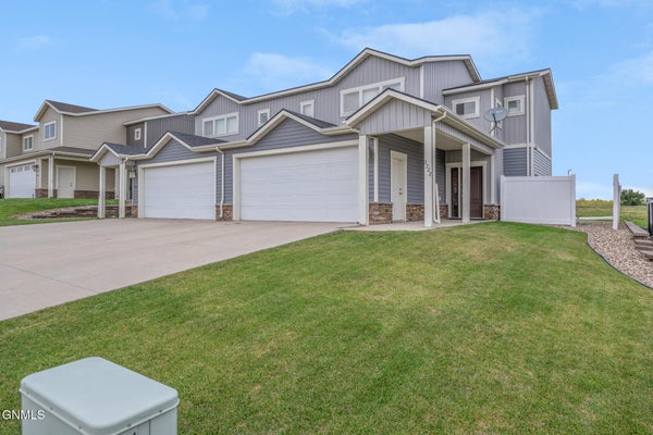 2722 30TH ST W, WILLISTON, ND 58801 - Image 92a8b4ba5a64f42002c2b0691f4dee94/354143807