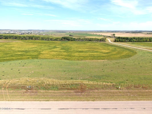 18008 ACADIA DR, BISMARCK, ND 58503 - Image 95f9c0d7672da72d6b293cf97d17b4b2/606164601
