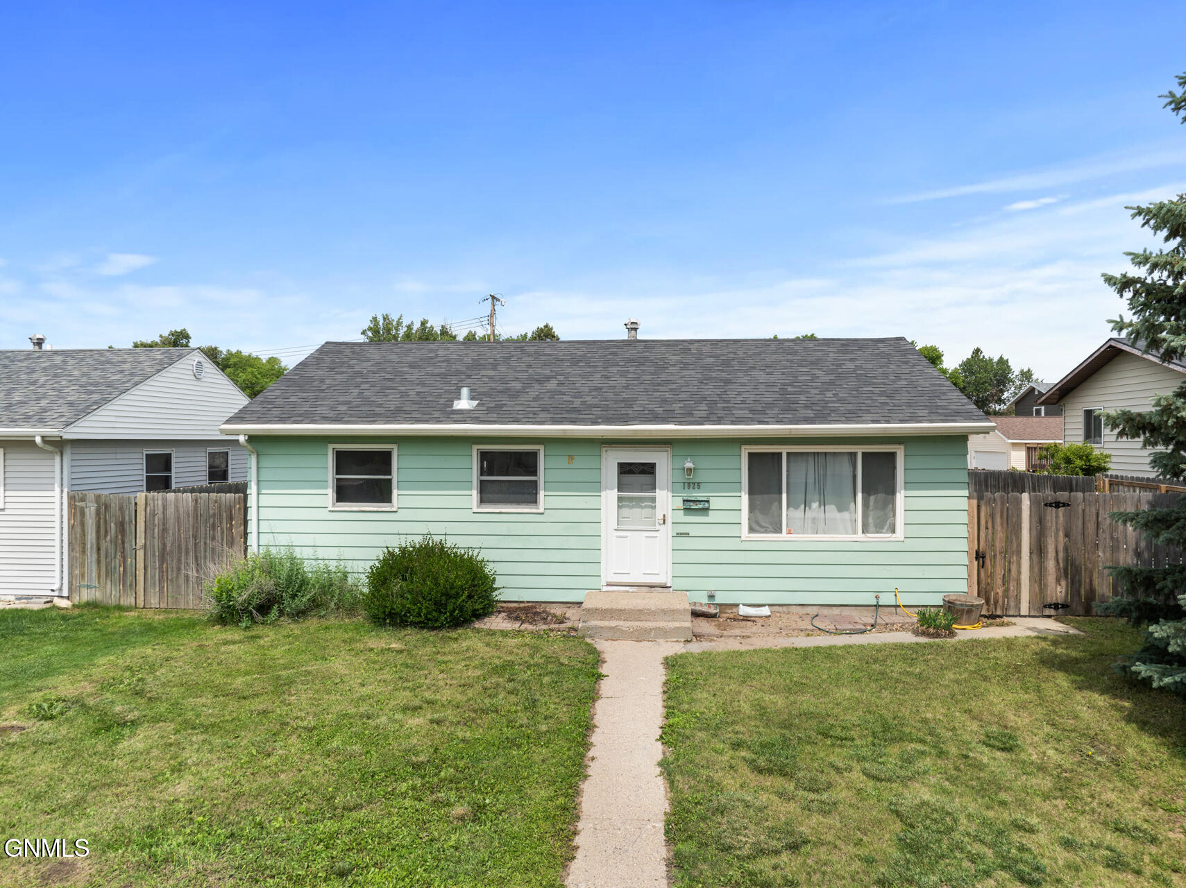 Photo 1 of 31 — 1925 8th Avenue W, Williston, ND 58801