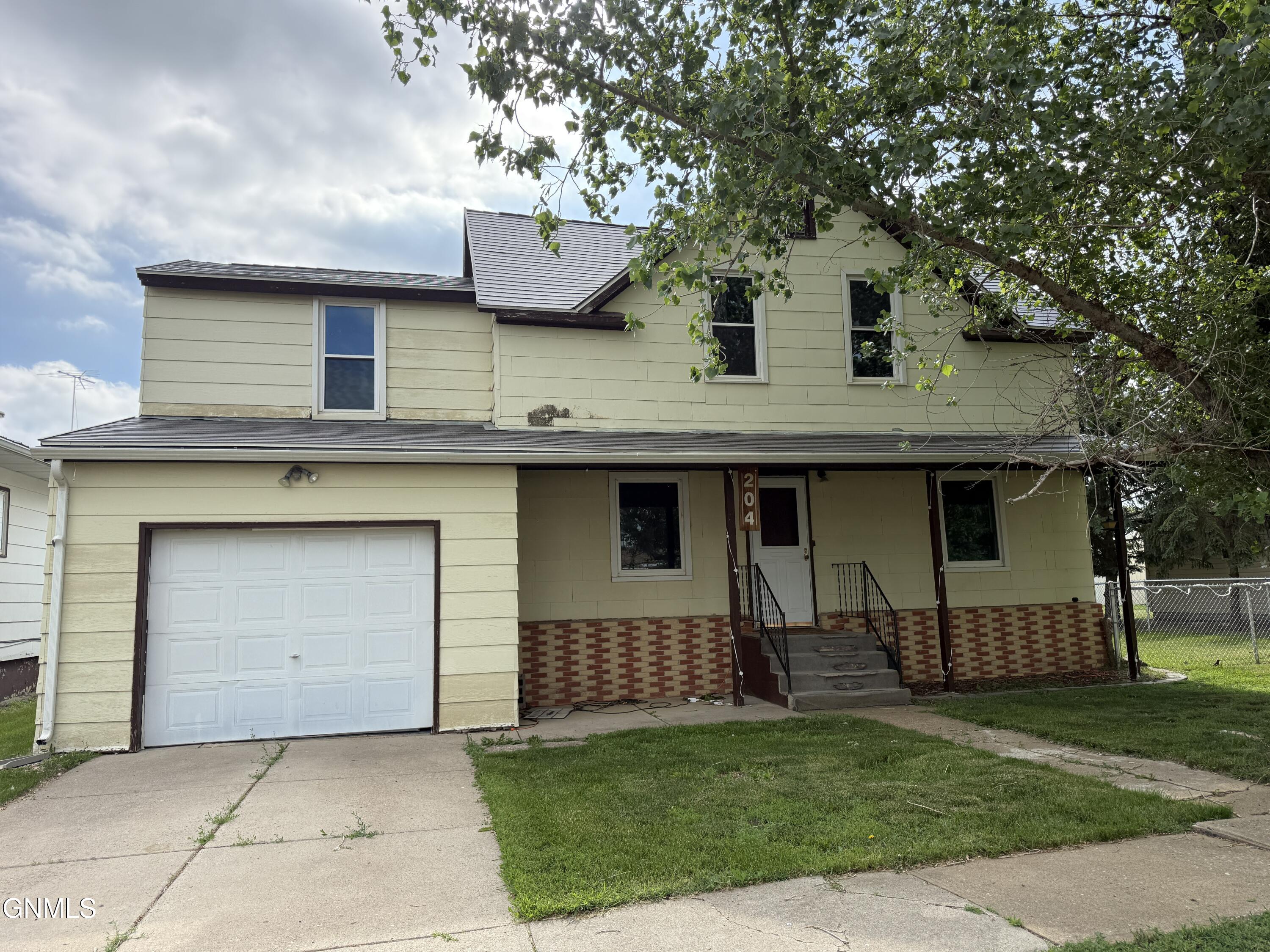 Photo 1 of 43 — 204 D Street S, Glen Ullin, ND 58631