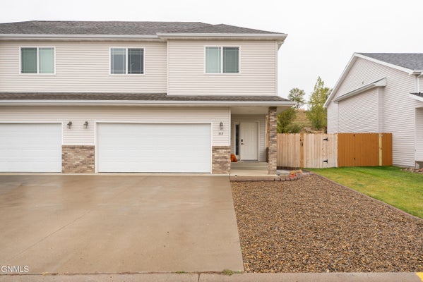 212 8TH ST NW, WATFORD CITY, ND 58854 - Image a7b650f005eeec8d48a2f329a754dd4d/173865328