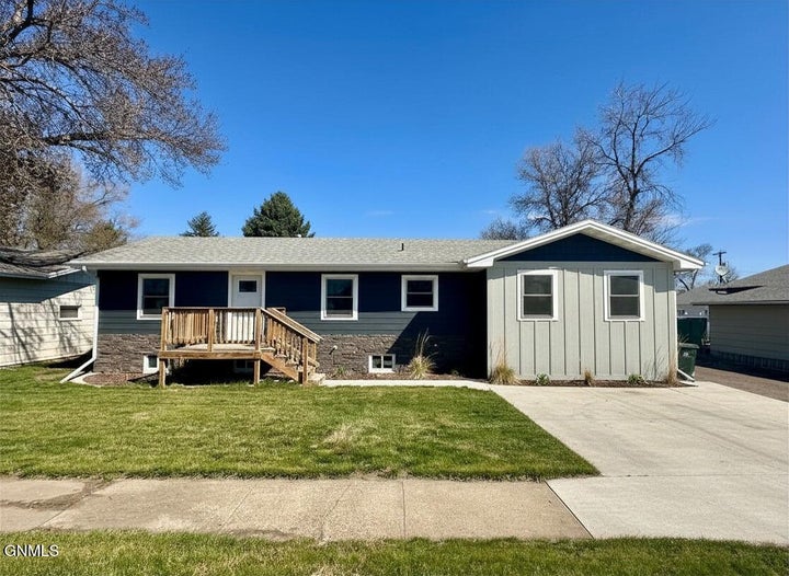 114 3rd St. NE, Hazen