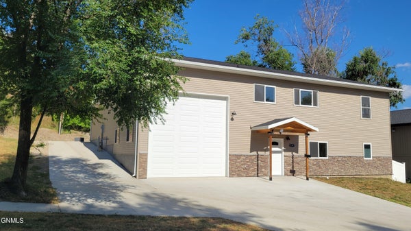 506 4TH AVE NE, MANDAN, ND 58554 - Image ac91fbaa565fd67b08bfe7df1a92acda/979052198