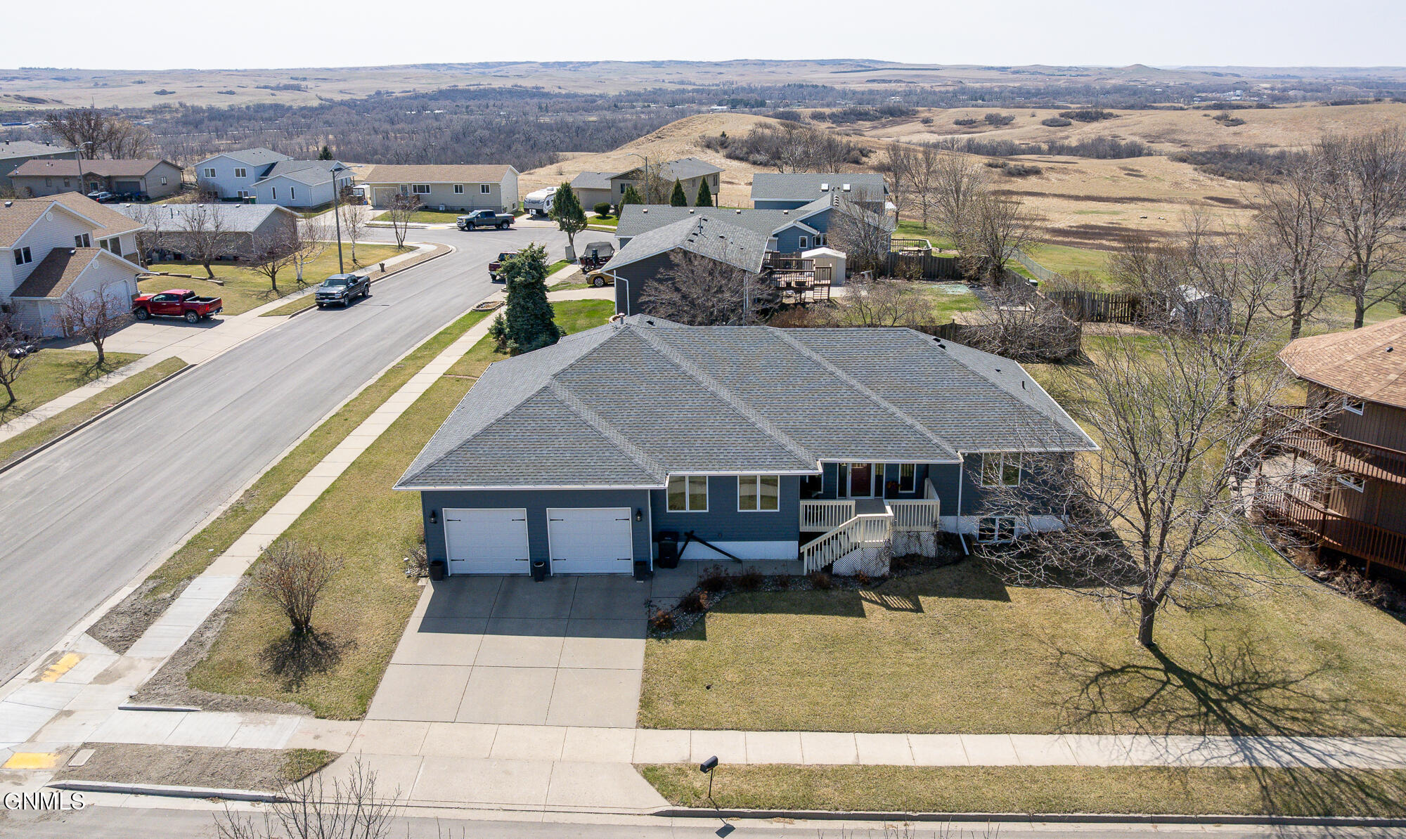 Photo 1 of 32 — 1003 Lohstreter Road, Mandan, ND 58554