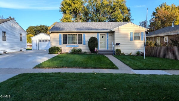 1407 N 15TH ST, BISMARCK, ND 58501 - Image bc583f500f46286eaaf33bbb2bf33c09/2163589186