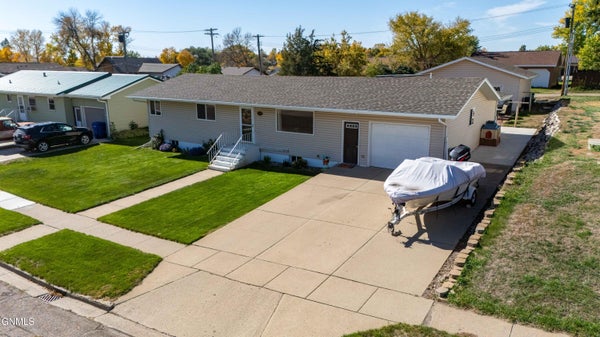 413 3RD AVE NW, BEULAH, ND 58523 - Image be7b6f122aa2a6dc384f9d09ec3e3049/2997061178