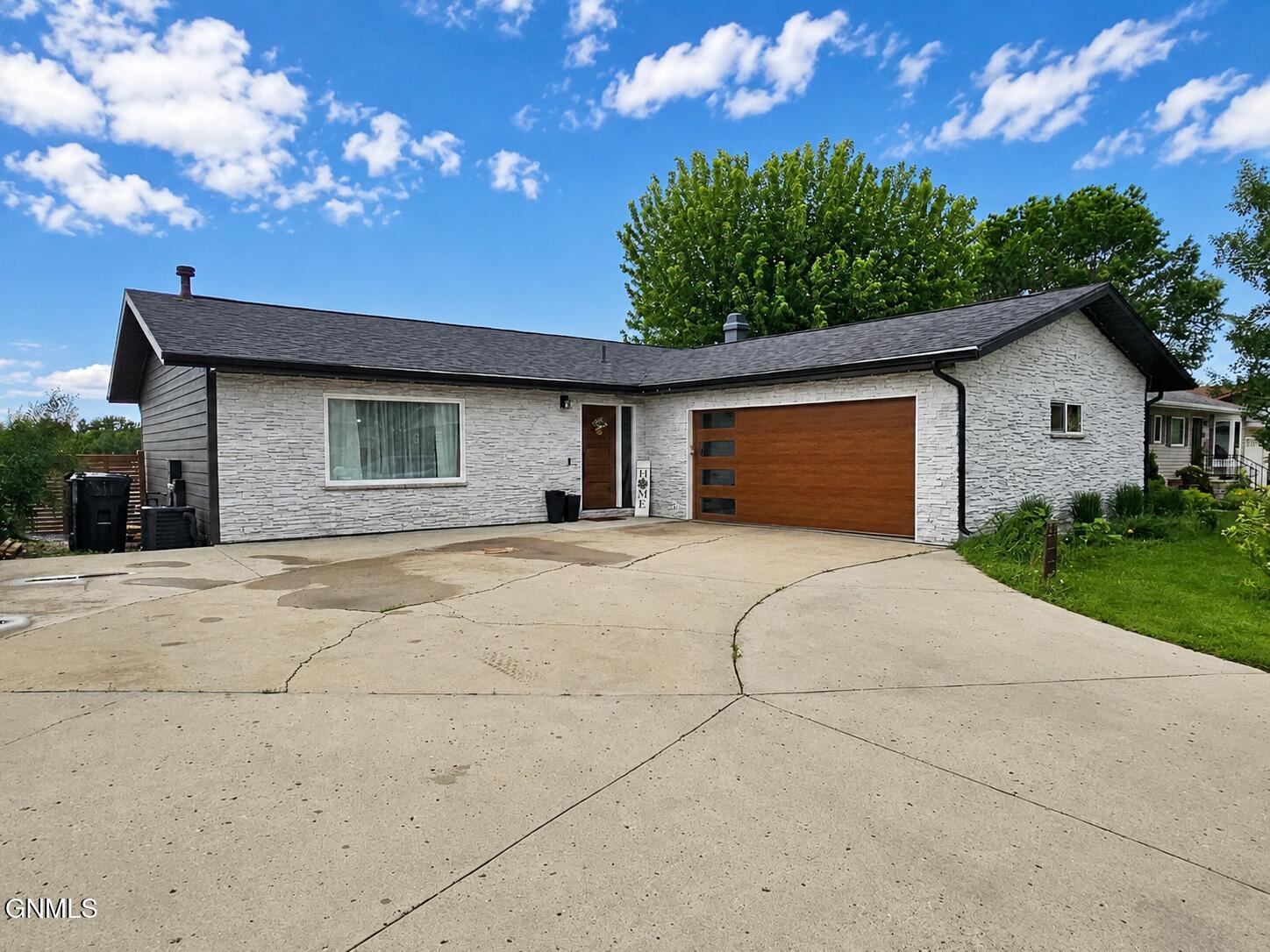 Photo 1 of 39 — 2113 9th Avenue E, Williston, ND 58801