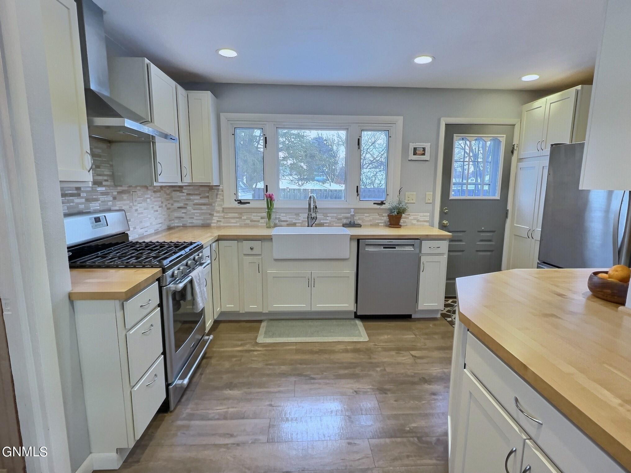 Photo 1 of 35 — 208 Cheyenne Avenue, Bismarck, ND 58501
