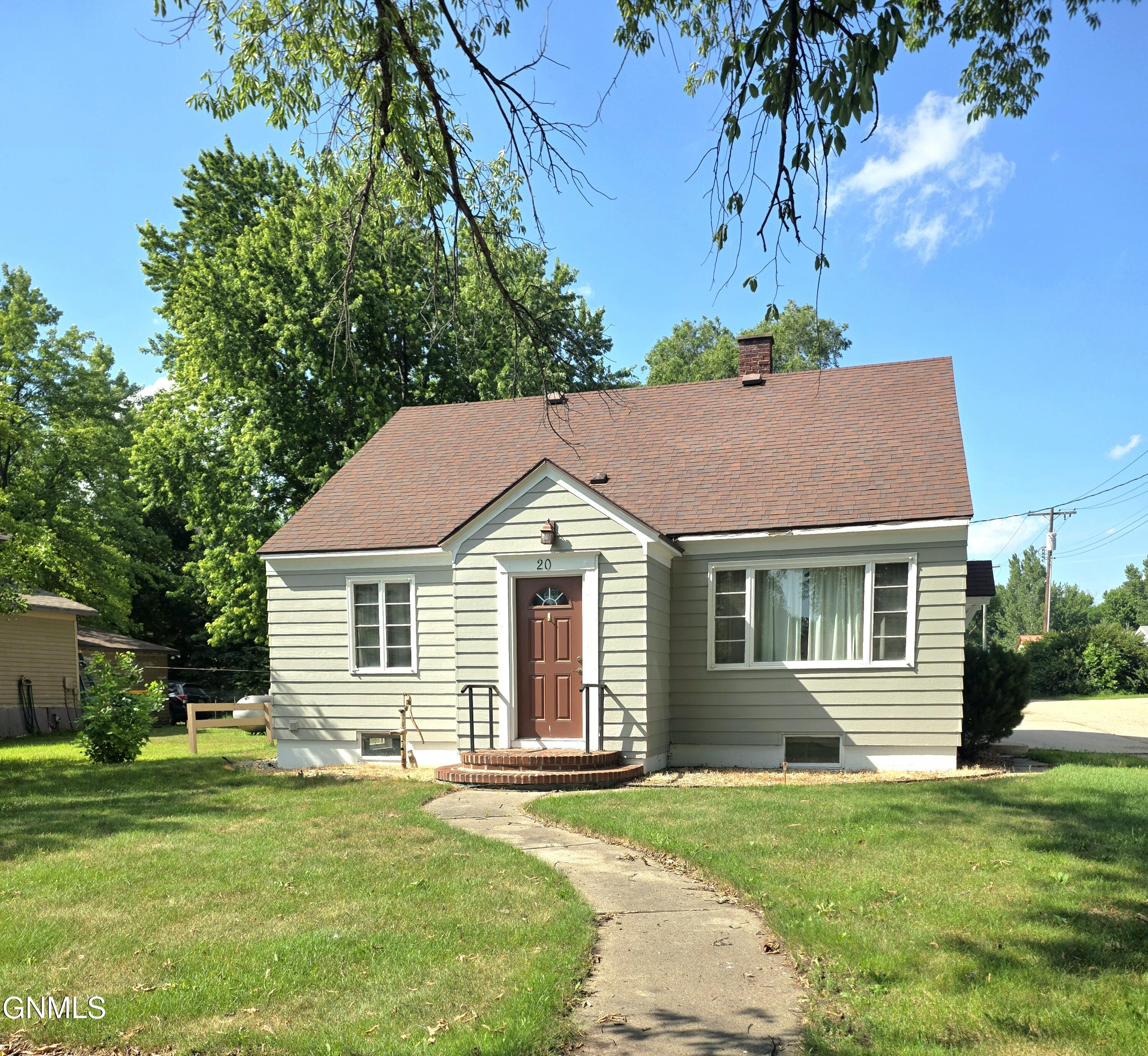 Photo 1 of 30 — 20 4th Avenue NE, LaMoure, ND 58458