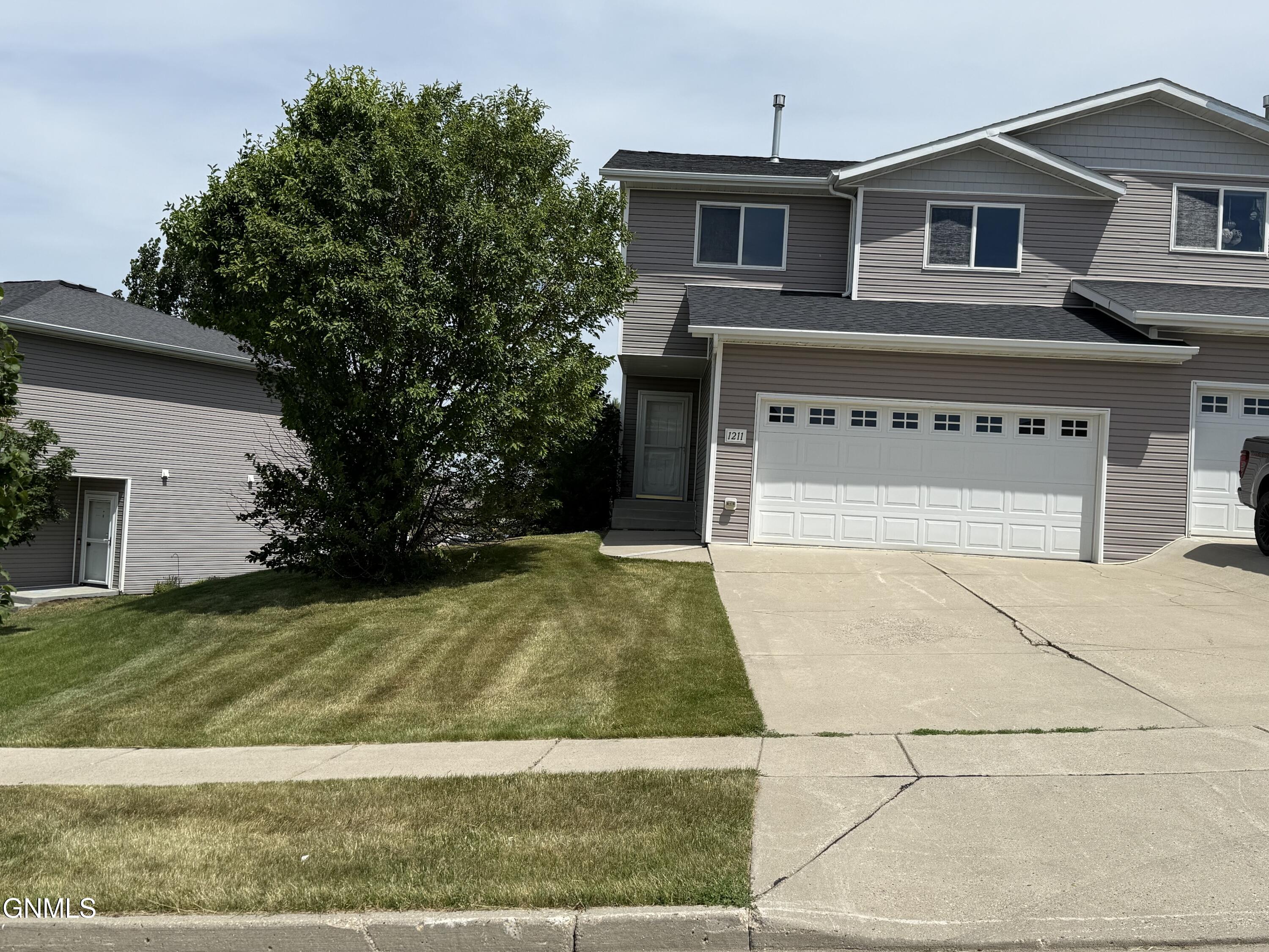 Photo 1 of 28 — 1211 Sorrento Place, Bismarck, ND 58501