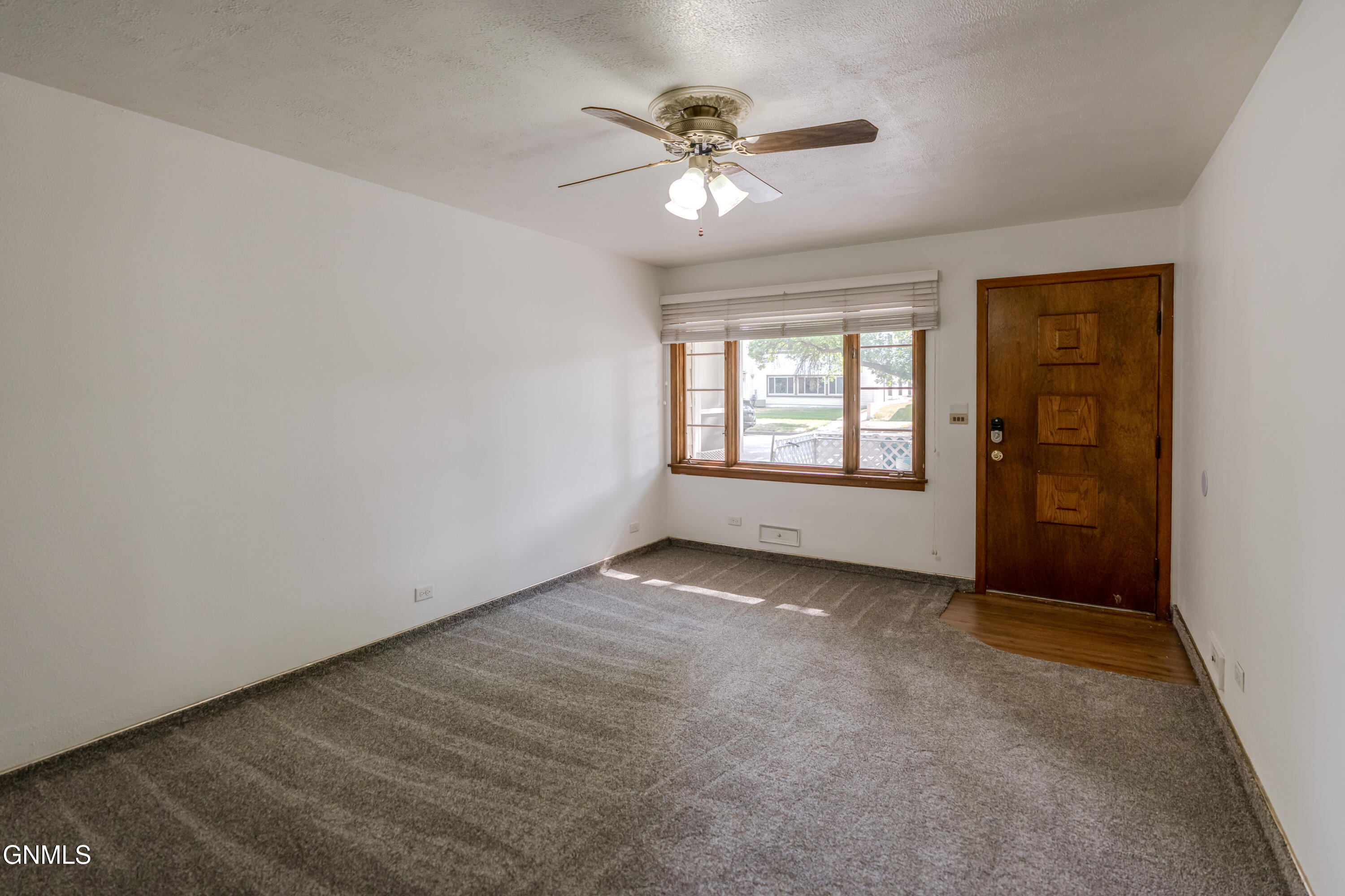 612 19th Street N - Photo 2