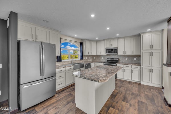 950 94TH ST SE, STRASBURG, ND 58573 - Image e17d2a45cac1dff73526f6fcac4e9af3/2398644605