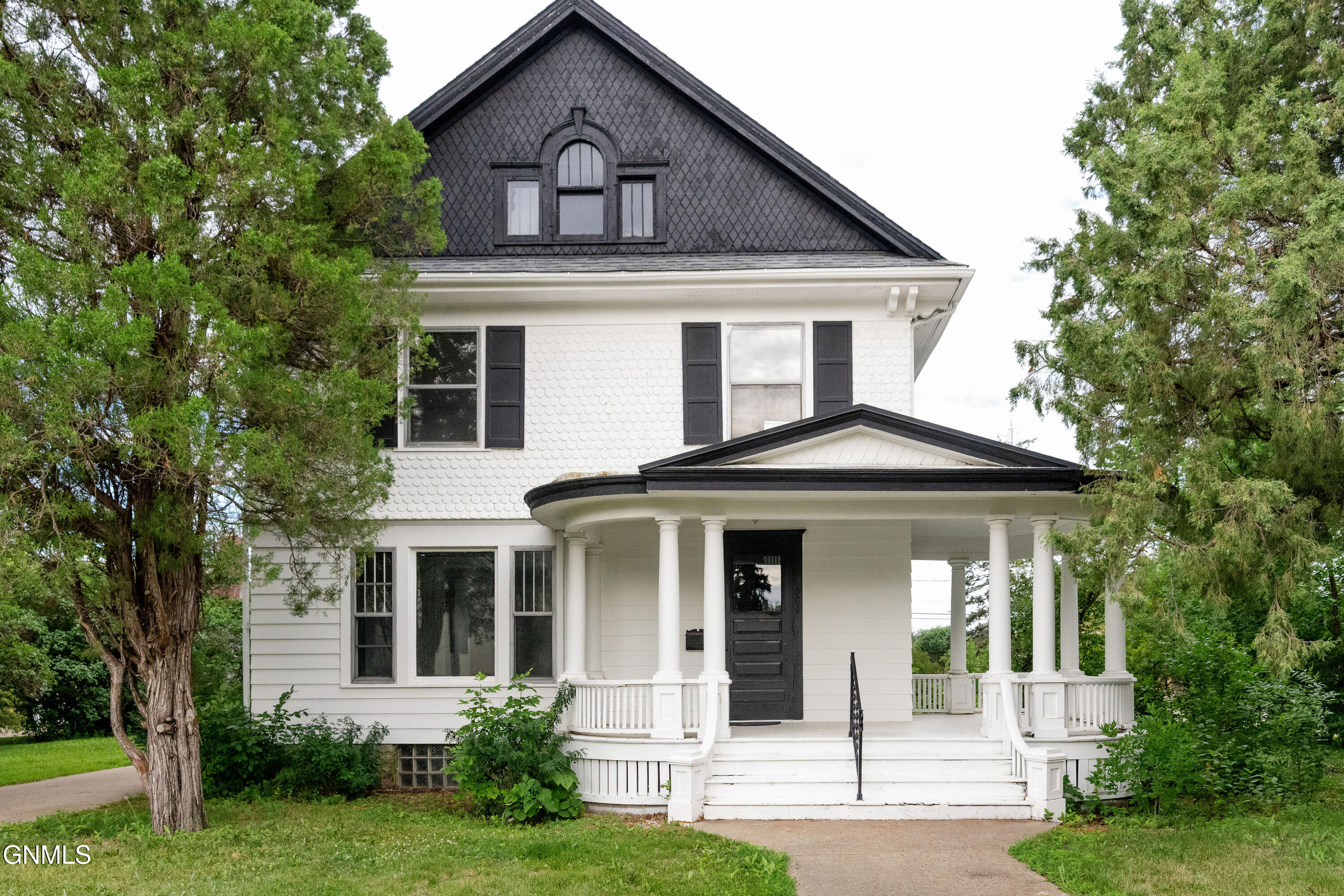 Photo 1 of 60 — 504 2nd Avenue SE, Jamestown, ND 58401