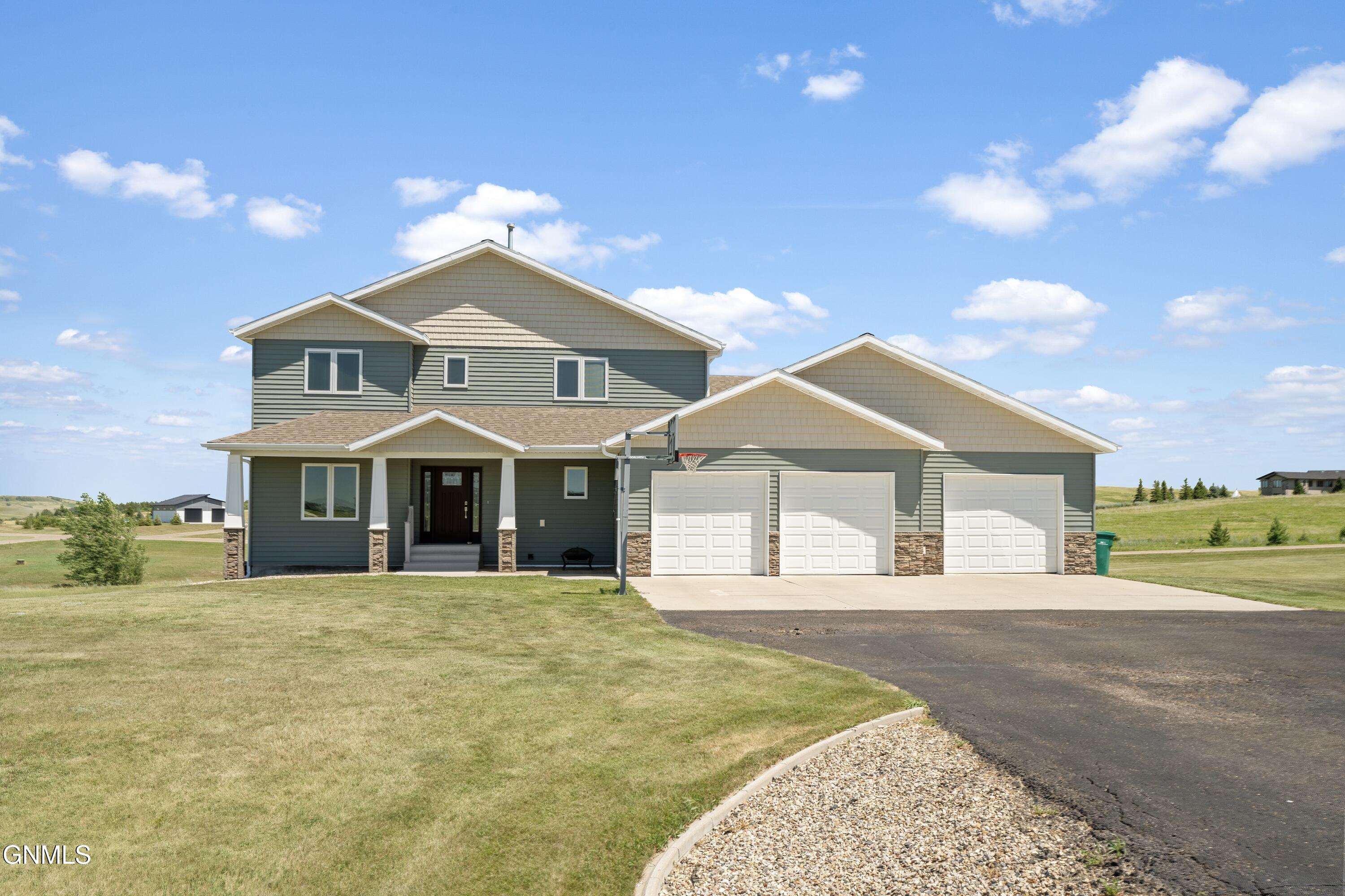 Photo 1 of 48 — 2818 Hogan Drive, Bismarck, ND 58503