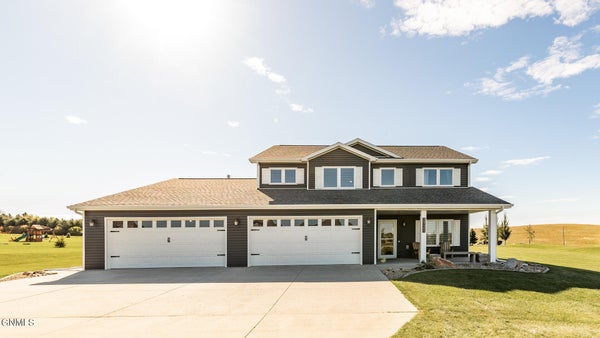 2721 NICKLAUS DR, BISMARCK, ND 58503 - Image efad2f7513e2e0cba53d6d6cf78ff933/898135401