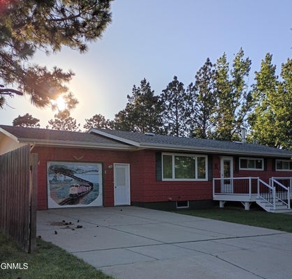 310 S 4TH ST, NEW SALEM, ND 58563 - Image f2fb89cc1765ba0dbe8fabebcded2d93/611124689